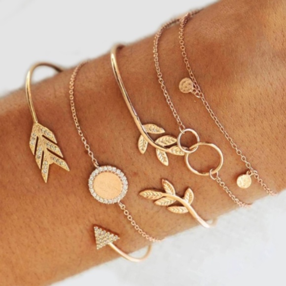 Jewelry - 5 Piece Arrow Leaf Gold Bracelet Set
